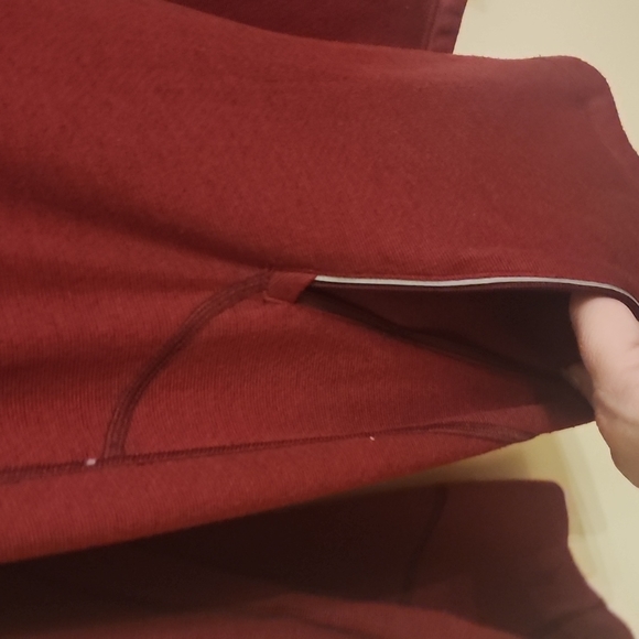 RED PULLOVER - Picture 4 of 6